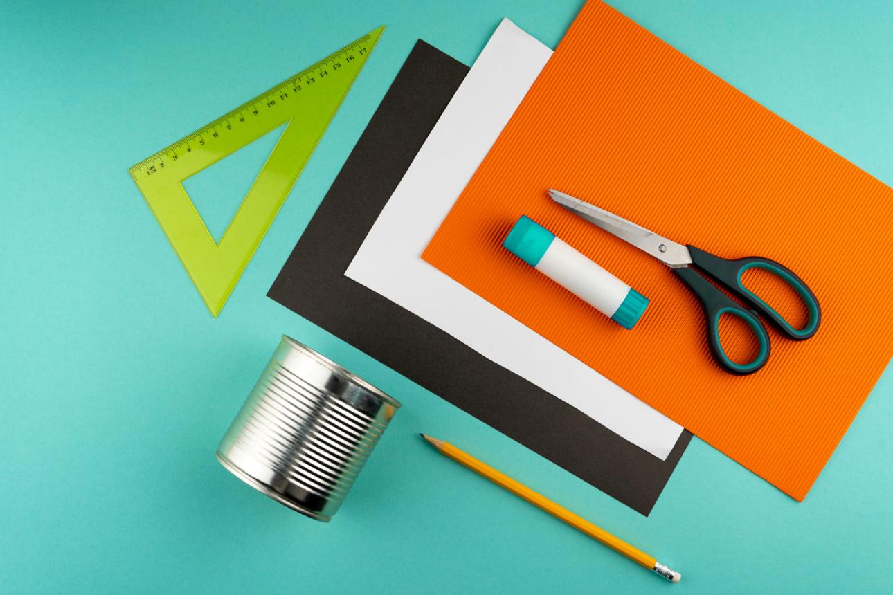 Step 1. Step-by-step instructions on how to make a stand for stationery from a tin can. Tiger made of paper and cardboard, scissors and glue. A fun DIY craft for children. Do it yourself paper tiger
