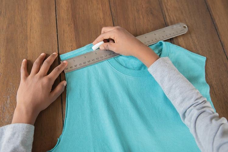 Make a Reusable Bag From a T-shirt | Crafts for Kids | PBS KIDS for Parents