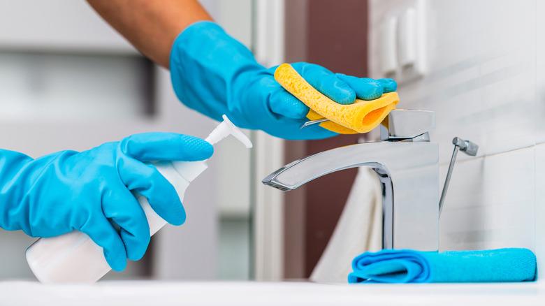 Best Way to Clean Bathroom Faucets: Restore Shine and Function