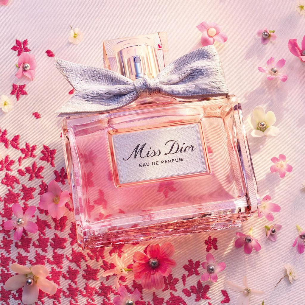 Miss Dior : l'eau de parfum Dior au nœud couture | DIOR CA
